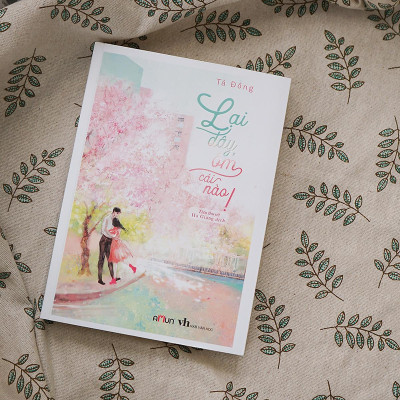 Sách - Lại Đây, Ôm Cái Nào - Đinh Tị Books