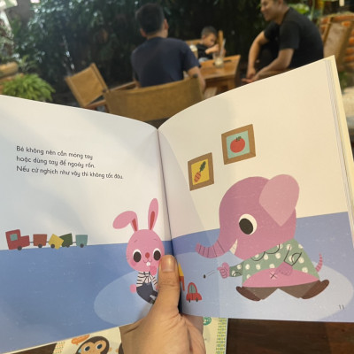 (Combo 5 cuốn in màu toàn bộ) QUY TẮC BÉ NGOAN – BÉ YÊU ĐI NHÀ TRẺ - BÉ YÊU LUÔN AN TOÀN – BÉ YÊU NÓI ĐIỀU HAY – BÉ YÊU NGOAN MỖI NGÀY- BÉ YÊU NÓI ĐIỀU HAY- Kwon Joo Won – Hà Hương & Vũ Hưng dịch - Thái Hà - NXB Hà Nội