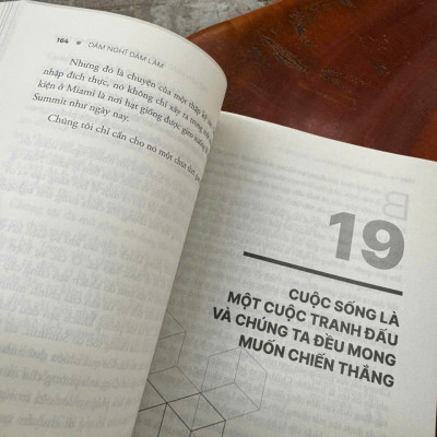 DÁM NGHĨ DÁM LÀM - NHỮNG BÀI HỌC VỀ NGHĨ LỚN, THEO ĐUỔI ƯỚC MƠ VÀ XÂY DỰNG CỘNG ĐỒNG – Elliott Bisnow, Brett Leve, Jeff Rosenthal, Jeremy Schwartz - Alpha Books – NXB Công Thương