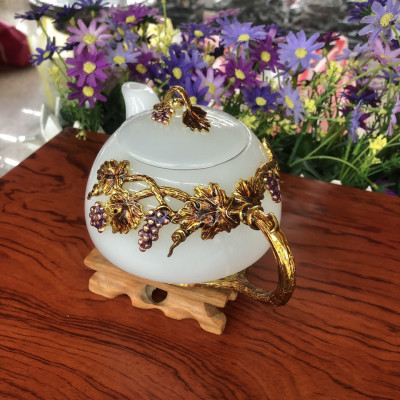 Bộ ấm trà chạm cây nho tím với ly chạm chữ đá bạch ngọc