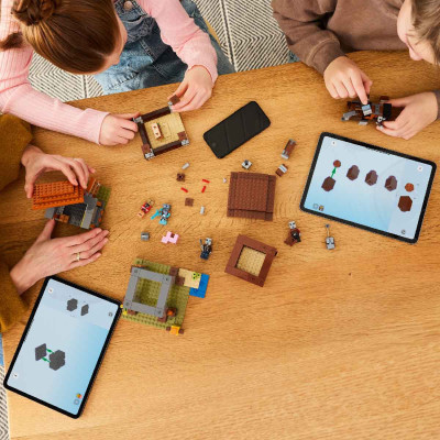 LEGO MINECRAFT 21278 Đồ Chơi Lắp Ráp Trạm Canh Của Kẻ Cướp Và Quái Thú Ravager (665 chi tiết)