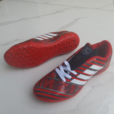 GIÀY ĐÁ BÓNG SÂN CỎ NHÂN TẠO 13C ĐỎ ĐÃ MAY ĐẾ