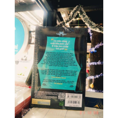 Ông Trăm Tuổi Trèo Qua Cửa Sổ Và Biến Mất - Bản Quyền