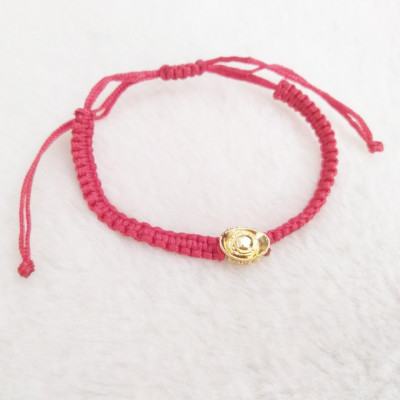 Vòng tay chỉ đỏ may mắn