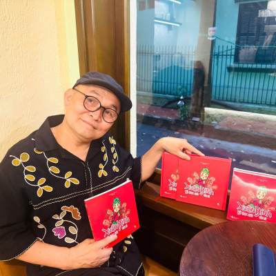 (Bìa mềm in màu) XUÂN HINH - KẺ CHỌC CƯỜI DÂN DÃ - Thanh Thủy, Như Hoa chấp bút - THBooks