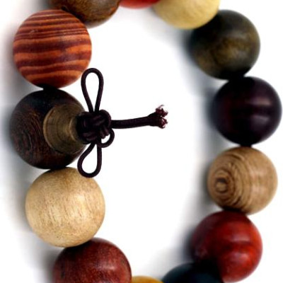 Vòng tay chuỗi hạt gỗ Đàn hương 8 màu 18 ly