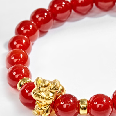 Vòng Tay Đá Mã Não Đỏ Charm Tuổi Hợi Bạc Mạ Vàng 24K Ngọc Quý Gemstones