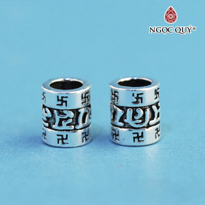 Charm bạc hình trụ  họa tiết lục tự và chữ vạn - Ngọc Quý Gemstones