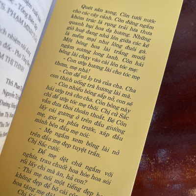 [Sách mới 2022] BÔNG SEN VÀNG – Sơn Tùng – NXB Chính trị quốc gia Sự thật – bìa mềm