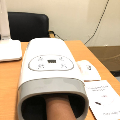 Máy massage bàn tay và cổ tay