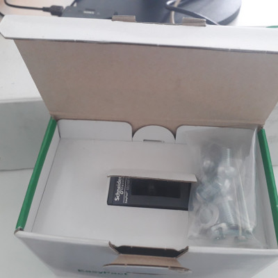 Cầu dao điện MCCB EZC100B3020 Schneider 3P 20A