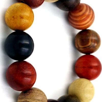 Vòng tay chuỗi hạt gỗ Đàn hương 8 màu 18 ly