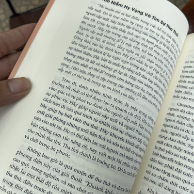 BÀN VỀ SINH TỬ - Andrew Holecek – Dòng Sống dịch - Thiện Tri Thức – bìa mềm