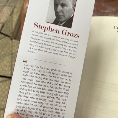 CUỘC ĐỜI SOI TỎ - Chúng ta đánh mất và tìm thấy chính mình như thế nào - Stephen Grozs – Minh Đào dịch - Nxb Trẻ