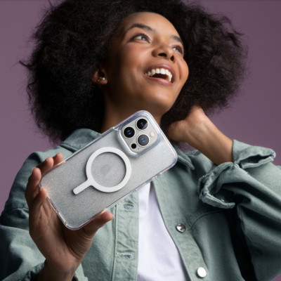 Ốp Lưng Uniq Hybrid Magclick Charging LifePro Xtreme Lucent Dành Cho iPhone 15 Pro Max Có Góc AirLite Hàng Chính Hãng