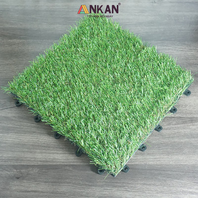 Vỉ Cỏ Nhân Tạo Thương Hiệu ANKAN, Kết Hợp Với Vỉ Gỗ Lót Sàn Để Lót Ban Công, Sân Vườn, Phòng Tập Gym, Khu Resort, Cỏ Nhân Tạo Loại Tốt, An Toàn Cho Trẻ Nhỏ, Hàng Xuất Khẩu