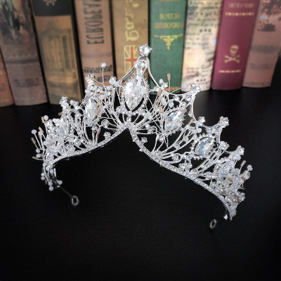 Vương miện cô dâu đính đá lấp lánh