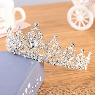 Set vương miện cô dâu, bông tai ngọc trai dài và lúp voan cài tóc cô dâu xinh đẹp