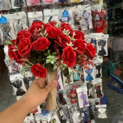 Hoa cầm tay cô dâu - hoa Hồng tỷ muội đỏ -phụ kiện cưới Giang