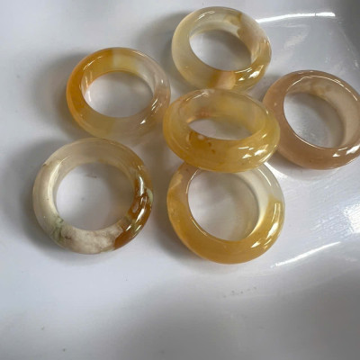 Nhẫn Nữ mới Đá Mã Não Bông Vàng Trắng Đậm Nhạt Bóng Đẹp Ni 17mm Cao 7mm Dầy 4mm Chị em Nữ mệnh Kim mệnh Thủy mệnh Thổ đeo lên tay xinh xắn may mắn ạ