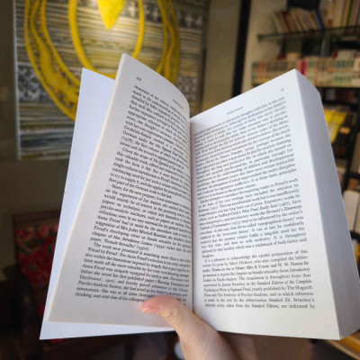 Sách - The Essentials of Psycho Analysis by Sigmund Freud - Psychology /Nonfiction/ Philosophy in English