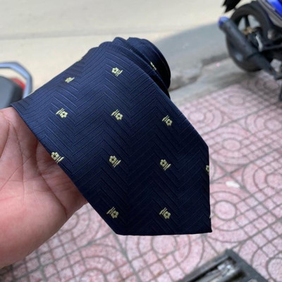 Mẫu Cavat nam trung niên hot nhất 2020 chất liệu ba lớp thêu hoa văn vàng tinh tế GiangPKC