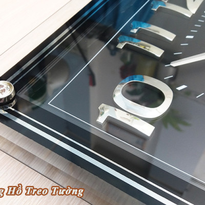 Đồng Hồ Treo Tường KIM TRÔI EASTAR Chữ Nhật Mặt Đen – Mặt Kính 3D – Bộ Số Nổi Ánh Kim Bạc – Kèm Pin Maxell
