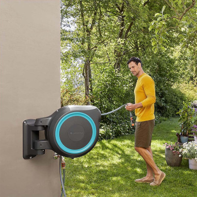 Bộ vòi tưới treo tường dây cuốn tự động 25m Gardena 18620-20