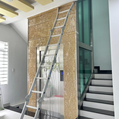 Thang nhôm gấp 4 đoạn SUMIKA SK603 (chữ A - 1.7m, chữ I - 3.4m), 14 tư thế sử dụng, tải trọng 150kg, làm từ hợp kim nhôm cao cấp, khóa chốt cao cấp và tự động, có đế cao su chống trượt