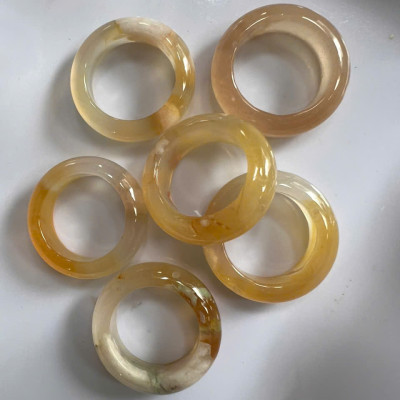 Nhẫn Nữ mới Đá Mã Não Bông Vàng Trắng Đậm Nhạt Bóng Đẹp Ni 17mm Cao 7mm Dầy 4mm Chị em Nữ mệnh Kim mệnh Thủy mệnh Thổ đeo lên tay xinh xắn may mắn ạ