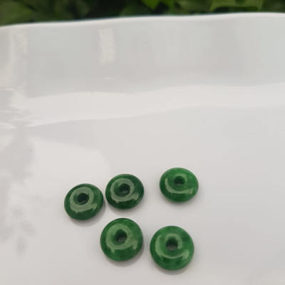 Bộ 5 đồng tiền đá cẩm thạch tự nhiên xanh ngọc đậm đều đẹp  Nữ Phối vòng tay,mặt dây chuyền vàng đeo cực kỳ xinh xắn ạ  Size hạt 9mm x dầy 3,8mm x lỗ ở giữa đk 2mm mệnh Thủy Mộc Hỏa ạ