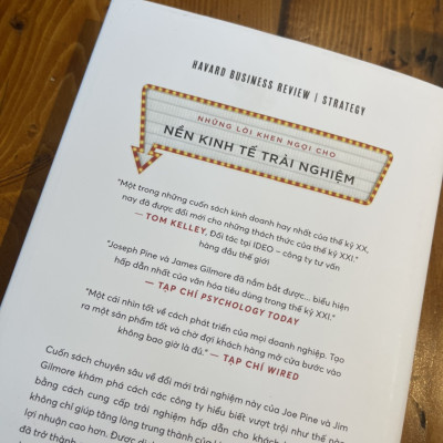 (Bìa cứng) THE EXPERIENCE ECONOMY- Nền Kinh Tế Trải Nghiệm - Biến Dịch Vụ Của Bạn Thành Trải Nghiệm Khách Hàng - Joseph Pine II và James H. Gilmore – Trần Xuân Hải và nhóm Misionizer dịch -Alphabooks – Nhà Xuất Bản Công Thương