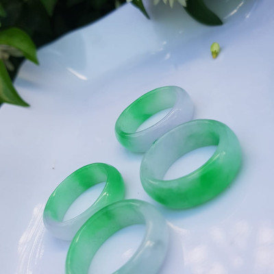 Nhẫn đeo tay nữ đá cẩm thạch tự nhiên Màu xanh lý tươi trắng bóng rất đẹp Nhẫn Ni 17mm x cao 6mm/7mm