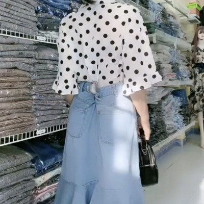 Set sơ mi kèm váy denim đuôi cá bất đối xứng trẻ trung cá tính Myqlothing.