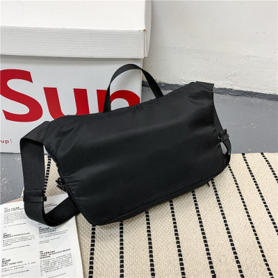 Túi đeo chéo nam nữ phong cách mới  - BEE GEE DCN9290