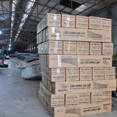 Lưới tennis thi đấu Vifa 323348C dài 12.7m cao 1.07m được làm từ sợi BR-PE 3.0mm chống nước,đạt tiêu chuẩn thi đấu