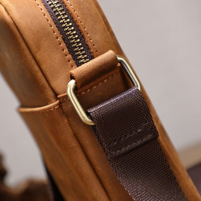 Túi đeo chéo nam DA BÒ THẬT – BEE GEE DCN9339