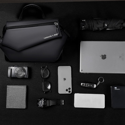 Túi đeo chéo nam cao cấp phong cách mới BEE GEE – DCN9326