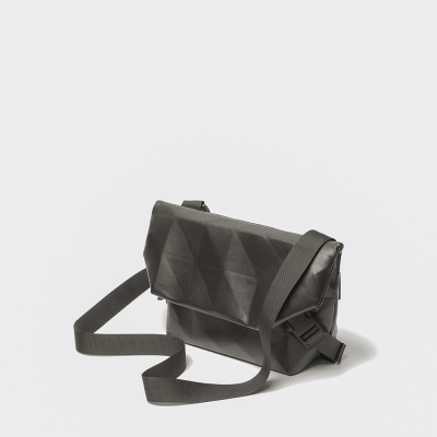 Túi đeo chéo nam phong cách mới  - BEE GEE DCN9248