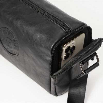 Túi đeo chéo nam phong cách mới – BEE GEE DCN9352