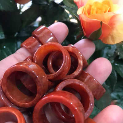 CHIẾC NHẪN VUÔNG ỐNG ĐỎ ĐẬM ĐẸP ĐÁ CẨM THẠCH MAY MẮN SIZE 17MM BẢN CAO 9,5MM  AC  MẠNG HỎA VÀ THỔ 