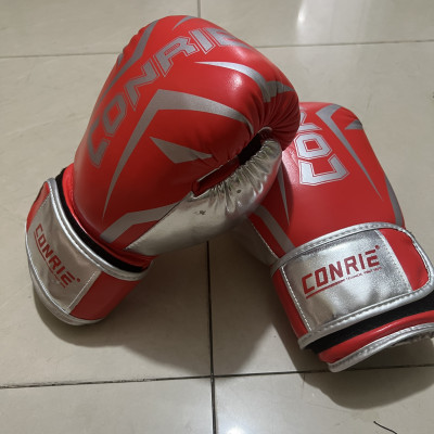 Găng tay đấm bốc -Boxing Conrie KB351, đệm lót mút xốp EVA loại đặc, tính thẩm mỹ và độ đàn hồi tốt,  khóa dính ở cổ tay chắc chắn thuận tiện cho người sử dụng