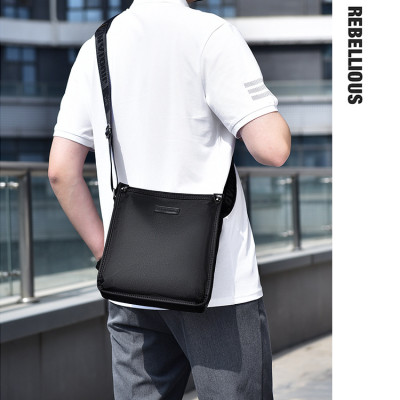 Túi đeo chéo nam phong cách mới  - BEE GEE DCN9430