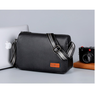 Túi đeo chéo nam DA BÒ THẬT - BEE GEE DCN9426