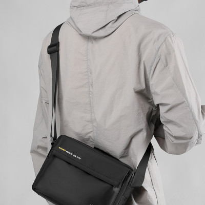 Túi đeo chéo nam phong cách mới  - BEE GEE DCN9252D