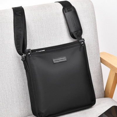 Túi đeo chéo nam phong cách mới  - BEE GEE DCN9430