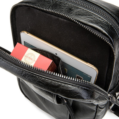 Túi đeo chéo nam phong cách mới – BEE GEE DCN9353