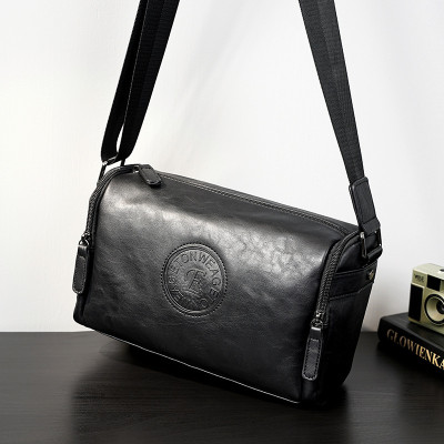 Túi đeo chéo nam phong cách mới – BEE GEE DCN9352