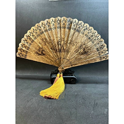 Quạt gỗ trầm hương tự nhiên trang trí bàn làm việc