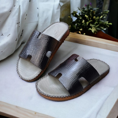 DÉP QUAI NGANG CHỮ H CHẤT LIỆU DA BÒ VATIS VA2041 | KHÂU ĐẾ CHẮC CHẮN